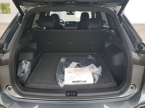 New 2026 Volkswagen Tiguan SE R-Line FWD image 7