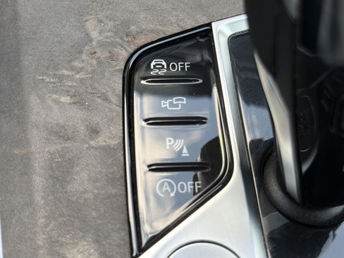 Used 2019 BMW X5 xDrive40i w/ M Sport Package AWD/4WD image 11
