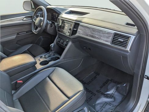 Certified 2022 Volkswagen Atlas Cross Sport SE FWD image 11