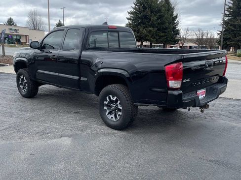 Used 2016 Toyota Tacoma SR image 4
