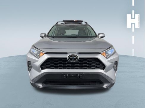 Used 2021 Toyota RAV4 XLE w/ Convenience Package FWD image 3