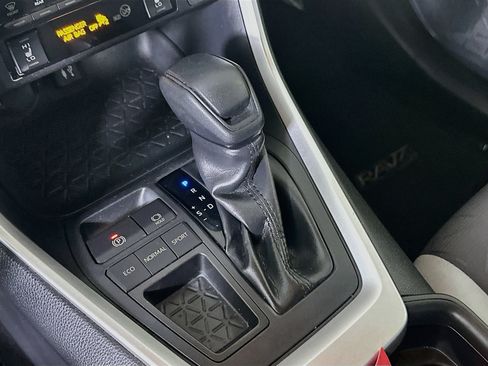 Used 2019 Toyota RAV4 XLE w/ Convenience Package FWD image 21