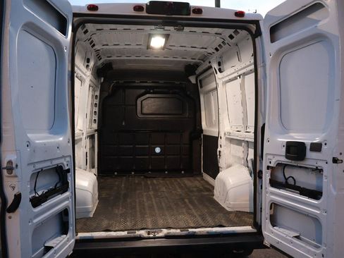 Used 2023 RAM ProMaster 2500 w/ Driver Convenience Group FWD image 14