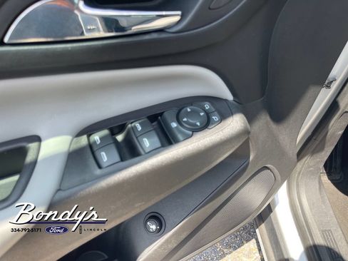Used 2018 Chevrolet Equinox LT FWD image 8
