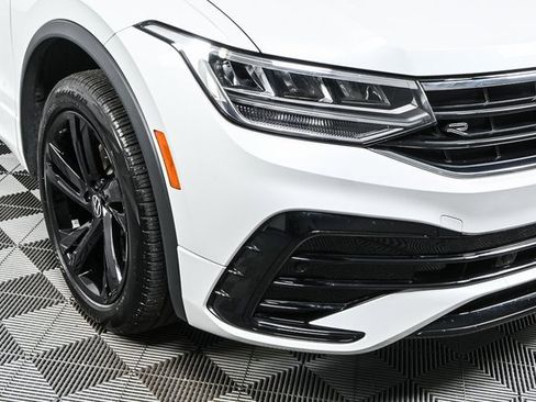 Used 2024 Volkswagen Tiguan SE R-Line image 38