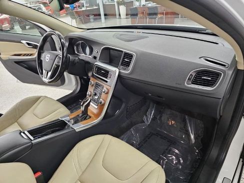 Used 2016 Volvo S60 T5 Premier image 8