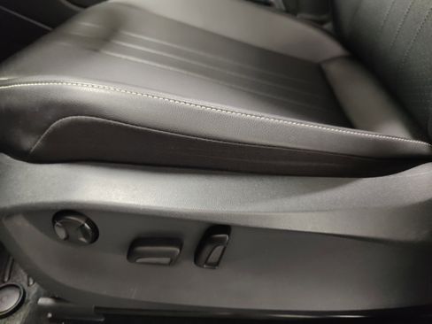 Certified 2022 Volkswagen Tiguan SE image 12