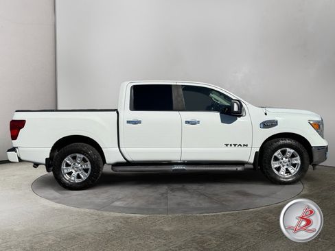 Used 2017 Nissan Titan SV image 8