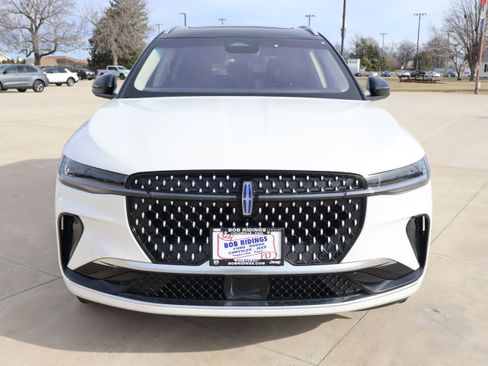 Used 2024 Lincoln Nautilus Reserve w/ Equipment Group 202A image 2