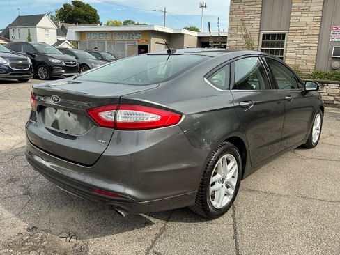 Used 2016 Ford Fusion SE FWD image 4