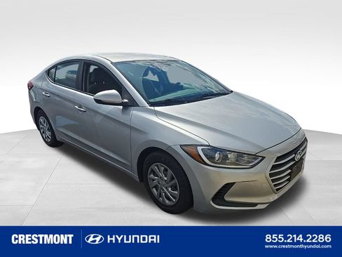 Used 2018 Hyundai Elantra SE FWD image 1
