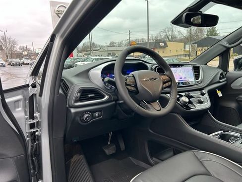 New 2026 Chrysler Pacifica Limited w/ S Appearance Package AWD/4WD image 29