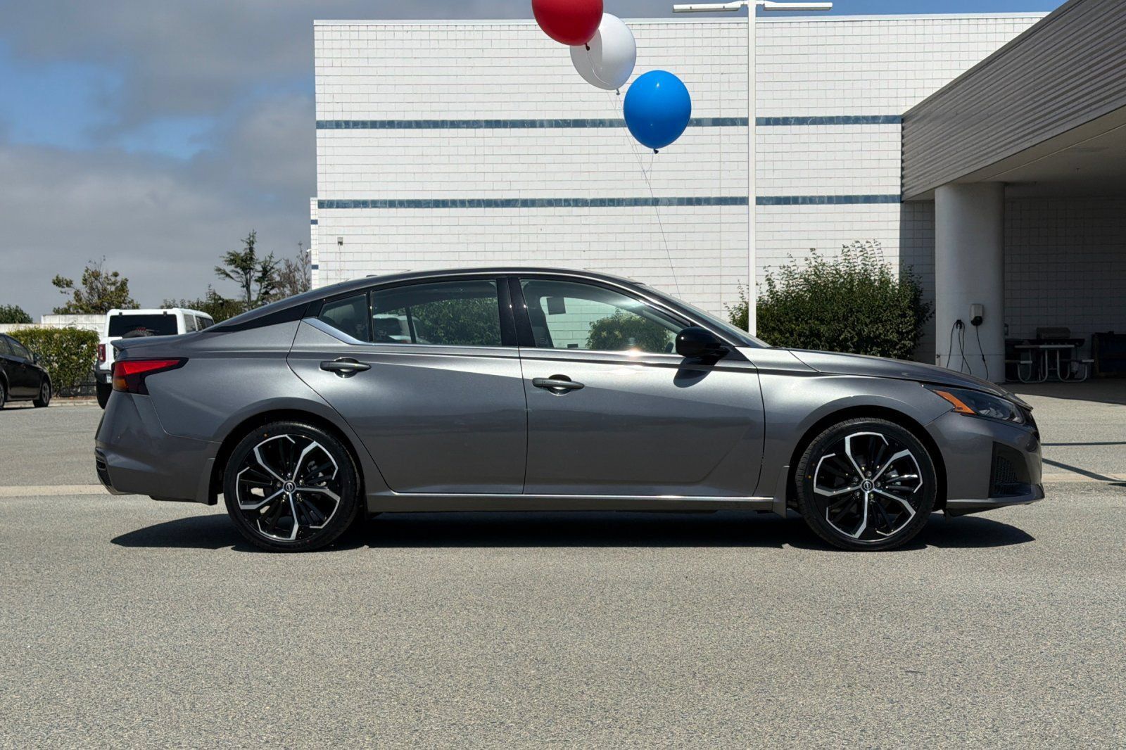 Used 2023 Nissan Altima 2.5 SR w/ SR Premium Package FWD image 3