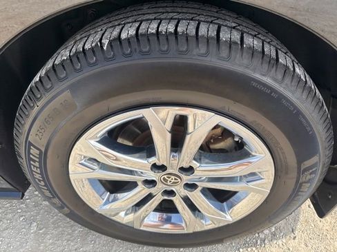 Used 2023 Toyota Sienna XSE w/ XSE Plus Package image 16