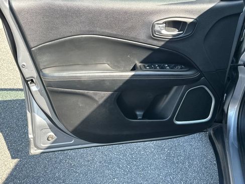 Used 2018 Jeep Compass Sport FWD image 10