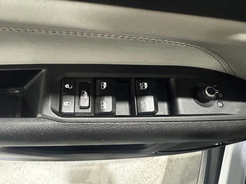 Used 2025 Jeep Compass Limited image 18