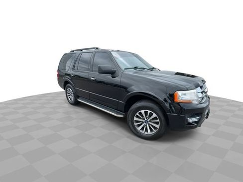 Used 2017 Ford Expedition XLT w/ Equipment Group 202A AWD/4WD image 2