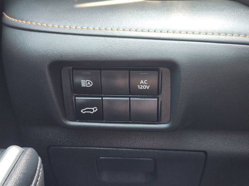 Used 2023 Toyota Highlander Bronze Edition FWD image 25