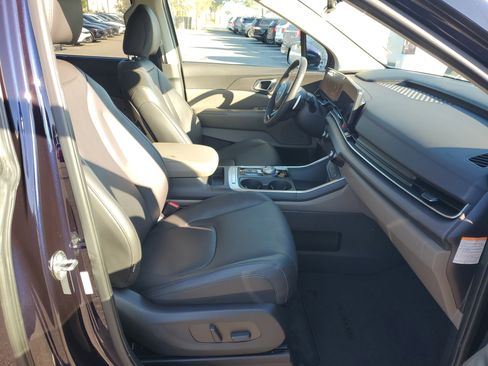 Certified 2025 Kia Carnival EX image 7