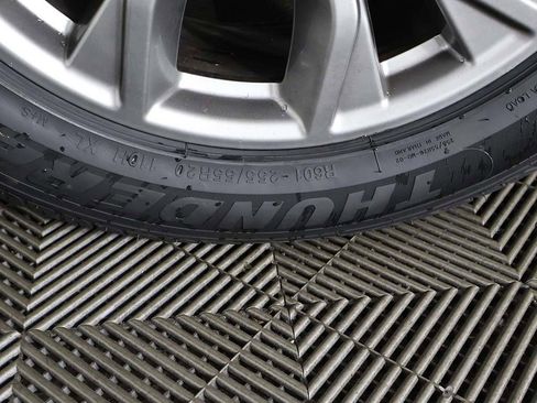 Used 2022 Ford Explorer XLT w/ Equipment Group 202A image 22