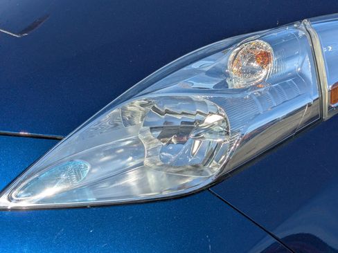 Used 2016 Nissan Leaf SV w/ Premium Package image 12