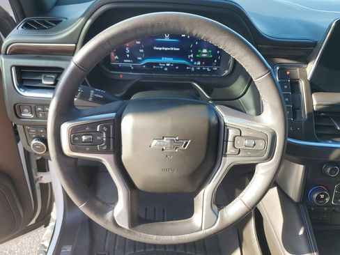 Used 2022 Chevrolet Tahoe Z71 w/ Luxury Package AWD/4WD image 18