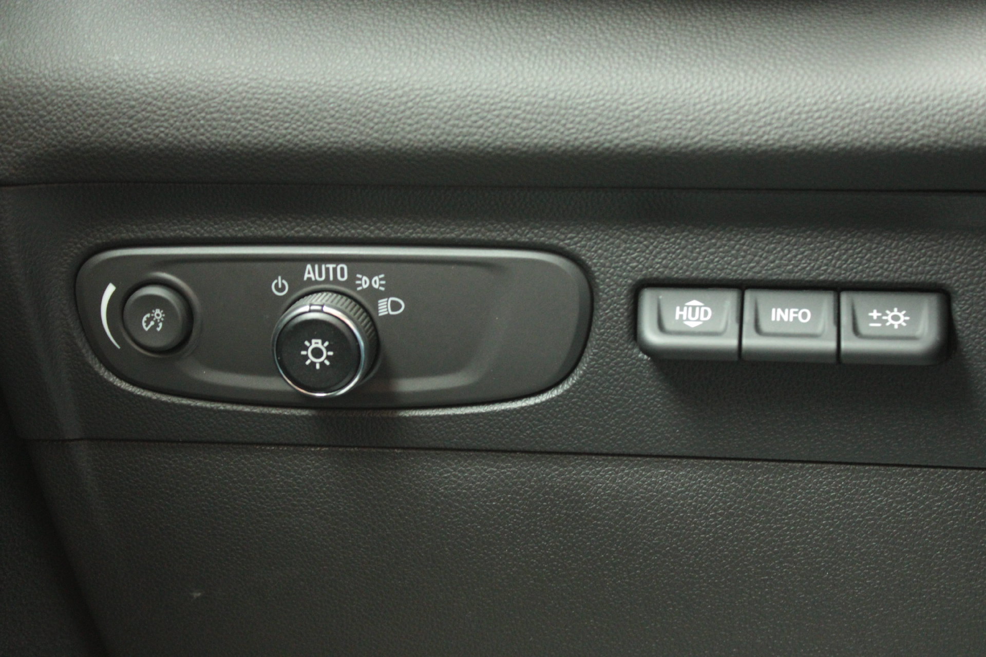 Used 2022 Buick Envision Avenir w/ Technology Package II FWD image 34