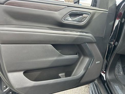 Used 2024 Chevrolet Suburban LT RWD image 11