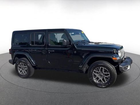 Used 2025 Jeep Wrangler Unlimited Sahara AWD/4WD image 16