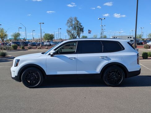 Used 2024 Kia Telluride SX w/ Towing Package image 2