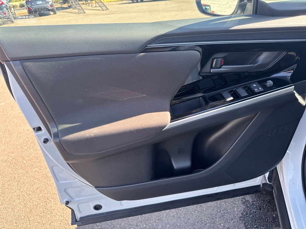 Certified 2025 Subaru Solterra AWD/4WD image 18