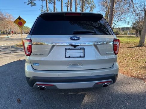 Used 2017 Ford Explorer Limited w/ Equipment Group 301A image 5