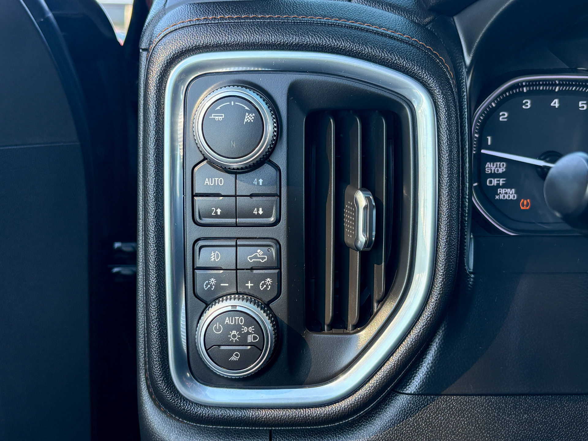 Used 2019 GMC Sierra 1500 AT4 w/ AT4 Premium Package AWD/4WD image 29