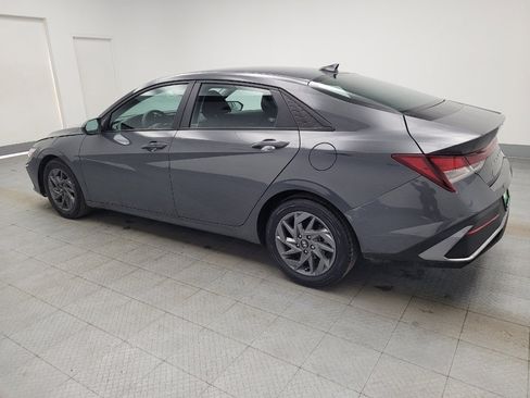 Used 2024 Hyundai Elantra SEL image 3