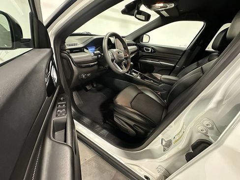Used 2023 Jeep Compass Latitude AWD/4WD image 18