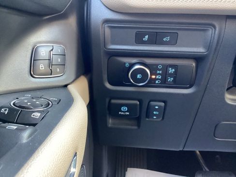 Used 2023 Ford Expedition Limited image 24