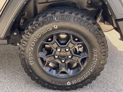 Used 2023 Jeep Wrangler Unlimited w/ Cold Weather Group AWD/4WD image 16