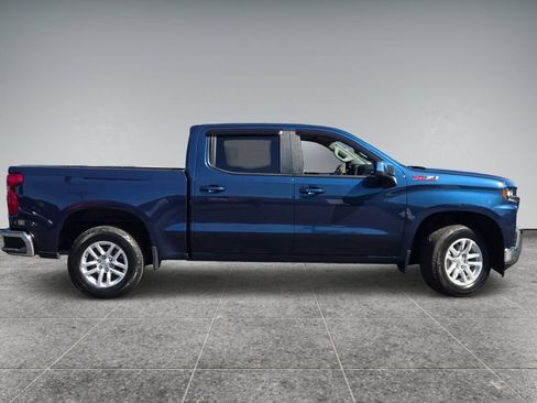 Used 2022 Chevrolet Silverado 1500 LT w/ Z71 Off-Road Package AWD/4WD image 5