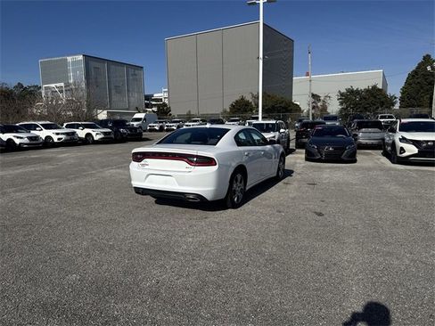 Used 2016 Dodge Charger SXT image 5