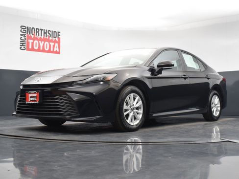 Used 2025 Toyota Camry LE image 31