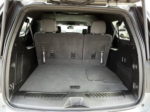 Used 2024 Chevrolet Suburban LT image 27