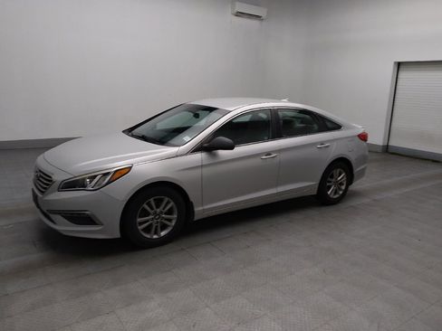 Used 2015 Hyundai Sonata SE FWD image 2