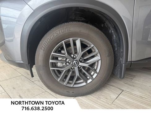 Used 2023 Nissan Rogue S image 6