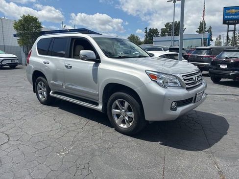 Used 2013 Lexus GX 460 w/ Convenience Pkg image 2