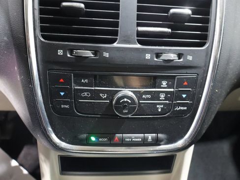 Used 2012 Dodge Grand Caravan Crew w/ Crew Value Pkg FWD image 23