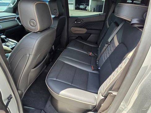 Used 2024 GMC Canyon Denali AWD/4WD image 9