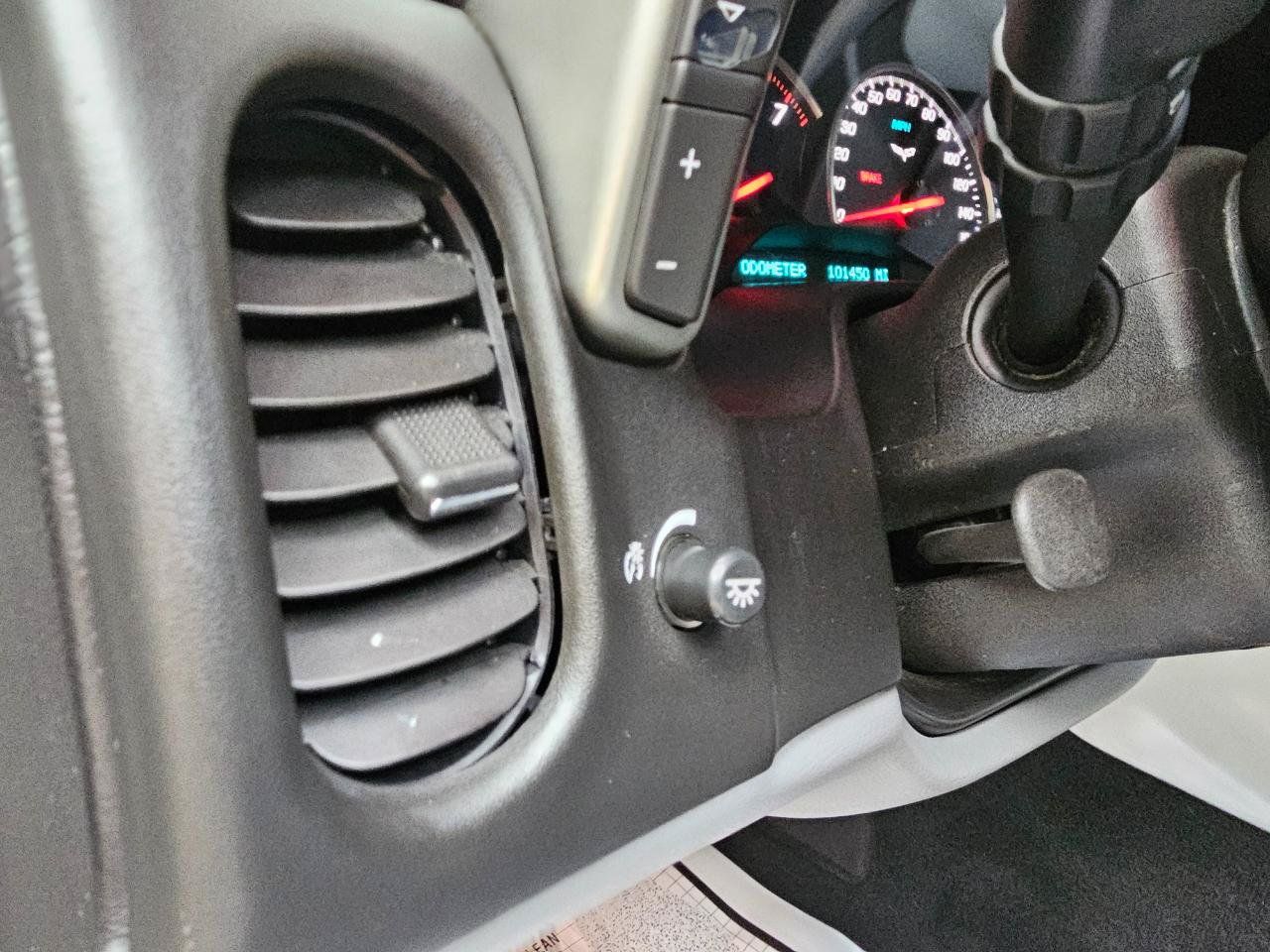 Used 2005 Chevrolet Corvette Coupe w/ Preferred Equipment Group RWD image 25