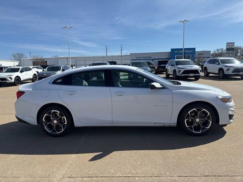 Used 2024 Chevrolet Malibu LT image 2