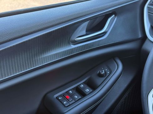 New 2025 Jeep Grand Cherokee L Laredo image 32