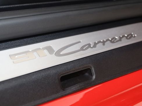 Used 2025 Porsche 911 Carrera RWD image 17